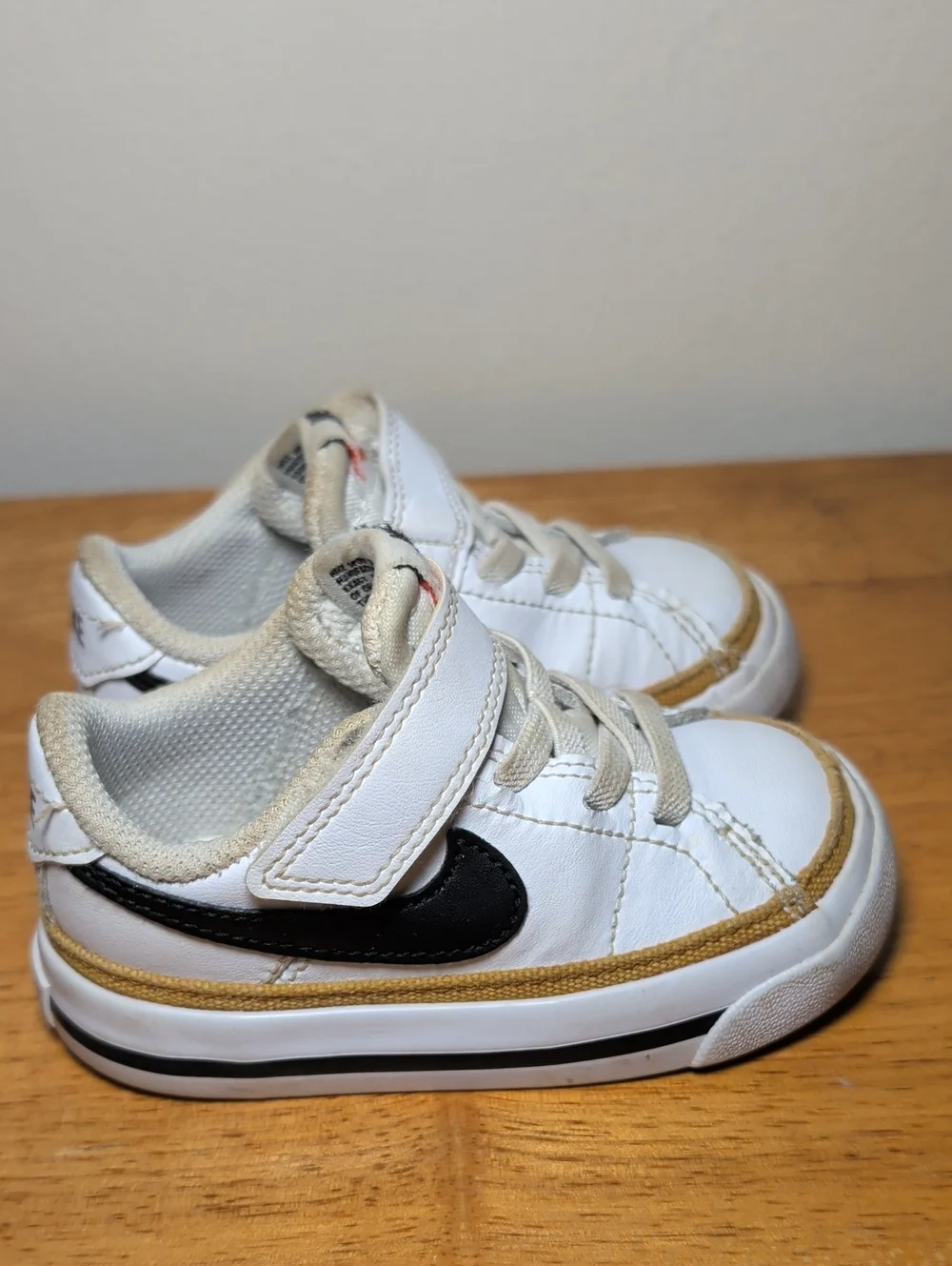 Nike court legacy